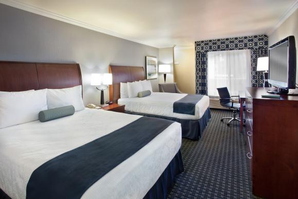 Queen Standard Hotel Room