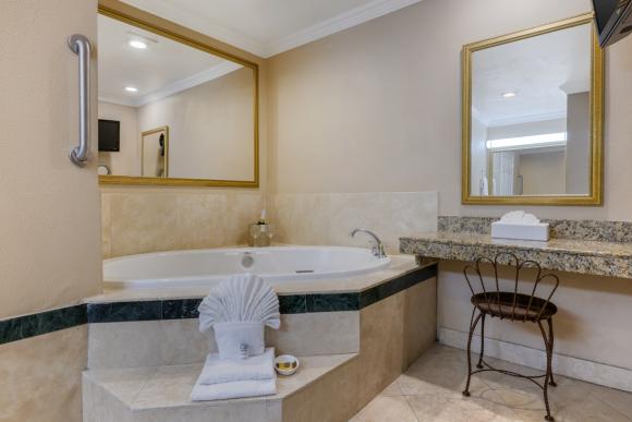 King Whirlpool bathtub for Two
