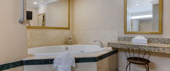 King Whirlpool bathtub for Two